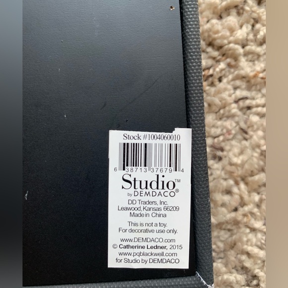 STUDIO BY DEMDACO “Queen Of Everything” Puppy Wall Frame Never Used - Picture 5 of 5